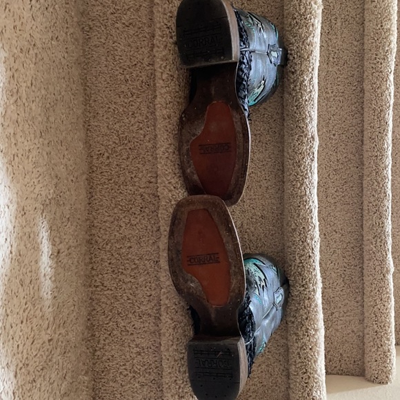 Women’s size 8 corrals boots - Picture 2 of 5